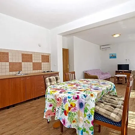 1359 Hotel 4*