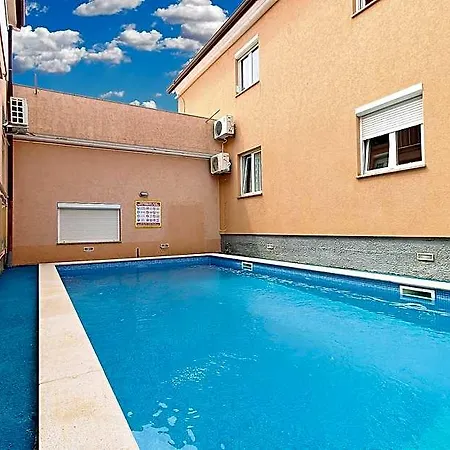 Hotel 1359